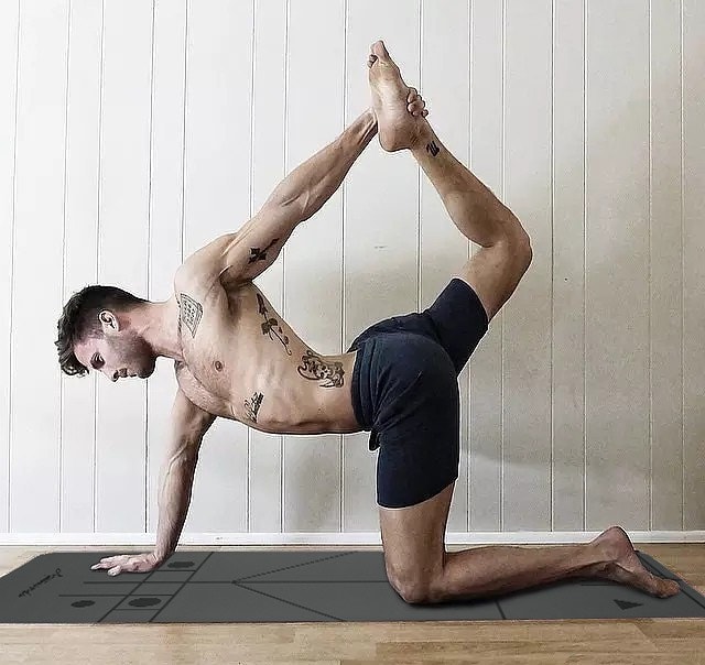 Yoga för (stela) män – kurs om 7 veckor Torsdagen 26 oktober kl.19:30-21:00 Freemove Yogastudio